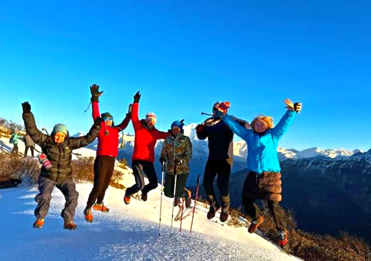 Khopra danda trekking route nepal and trekkers enjoying the hike with the beautiful day