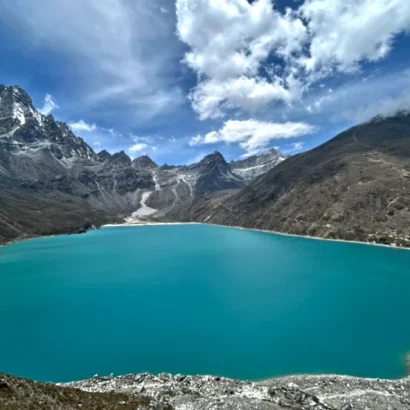 Gokyo lake trek trail and gokyo lake with mountain around