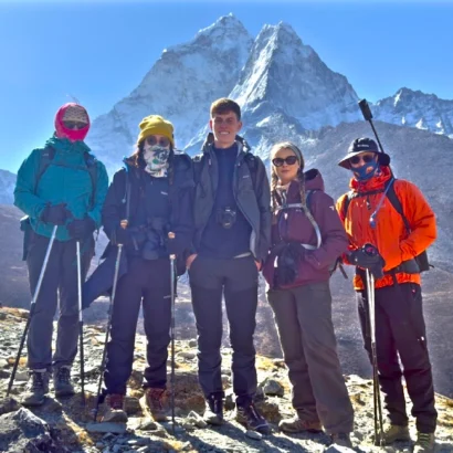 Best treks in nepal mountain and trekkers enjoying the hiking moment with the spectacular mountain