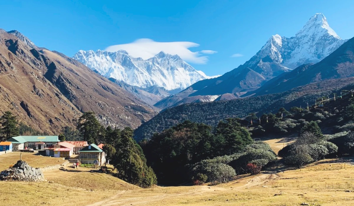 Short trekking to Everest Nepal Everest view trek and mount everest and himalayan peaks 