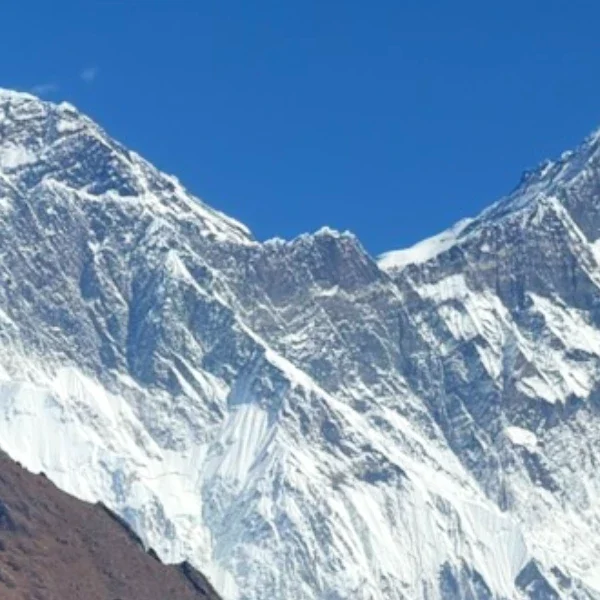 Highest mountain peak in the world mount everest nepal and everet himalayan region with ebc trekking trail
