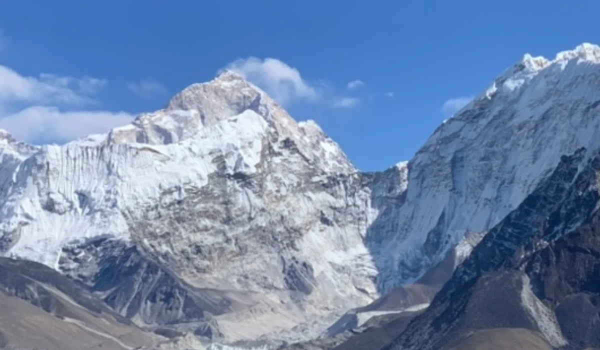 Highest mountain peak mount Makalu and serene himalayas nepal 