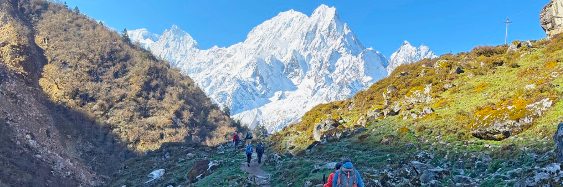 Manaslu circuit trek panoramic vista with glorious himalayas of manaslu trekking trail