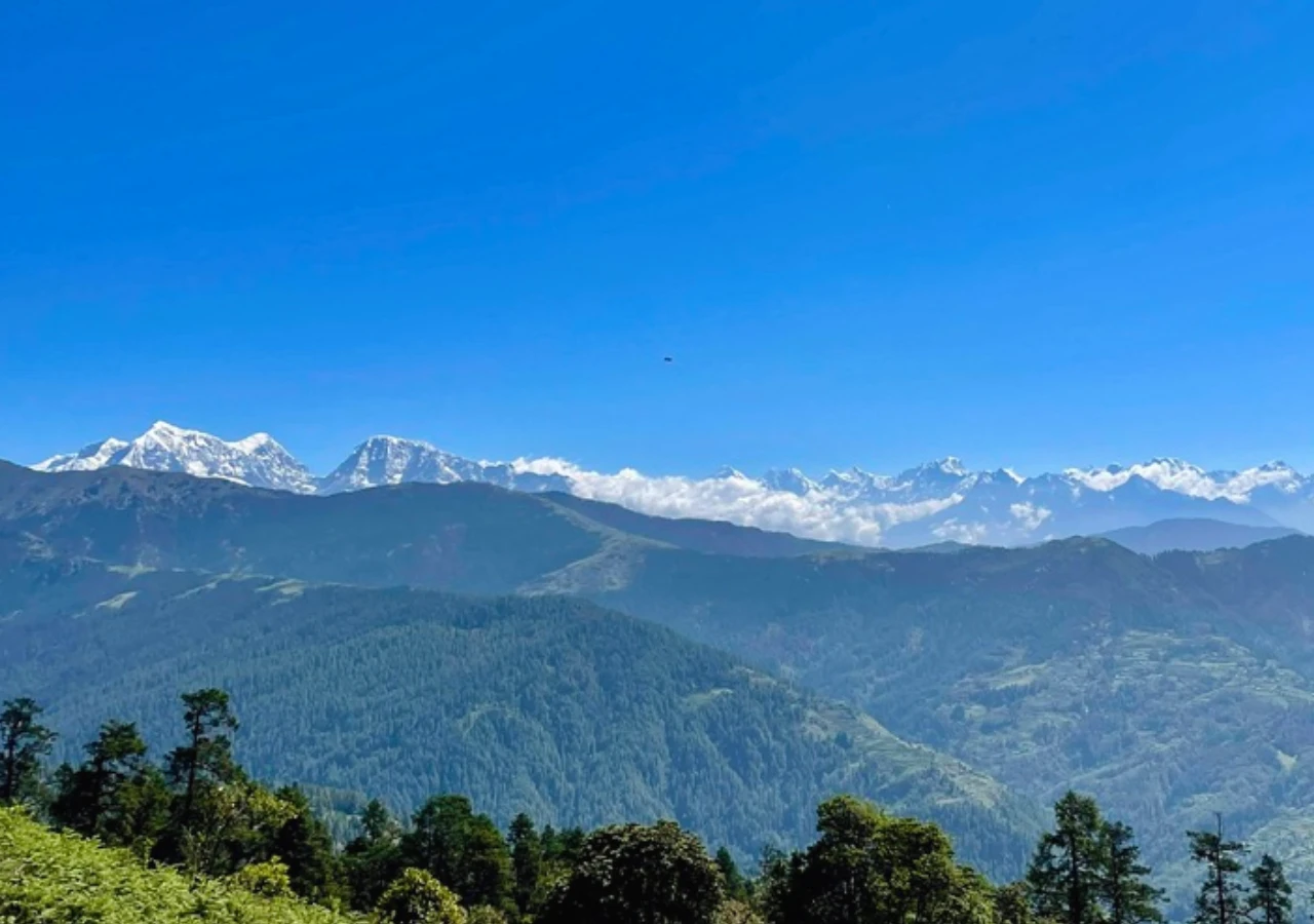 Pikey peak trekking trail and clear blue sky with everest himalayas view
