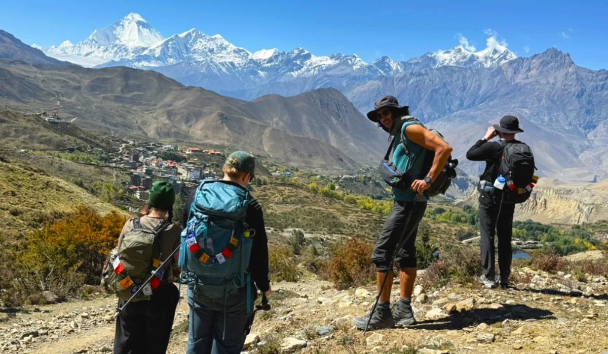 Popular trekking trail in annapurna regioin nepal with annapurna circuit trek