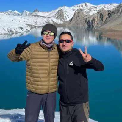 Explore vision nepal guide raj and trekkers enjoying the hiking around annapurna circuit tilicho lake