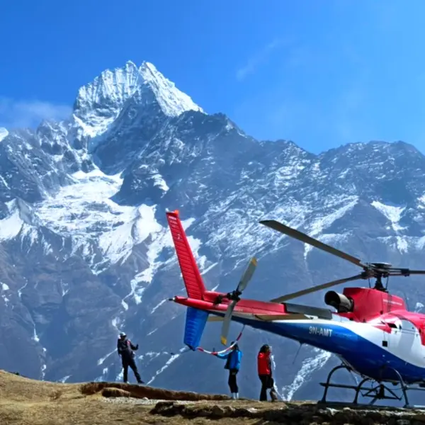 Everest base camp helicopter tour with wonderful mountain vistas in Everest Himalayas Nepal