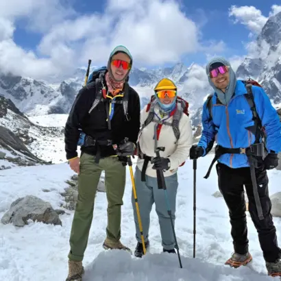 Gokyo Lake Renjo La Pass Trek Nepal trekking trail with spectacular mounatain view
