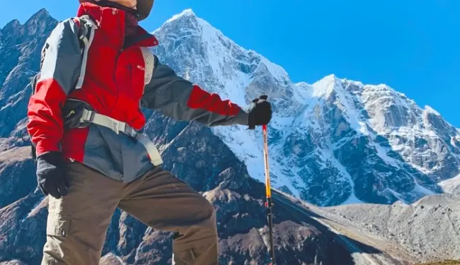 Everest Base Camp trekking route in Nepal with beautiful Himalayan peaks